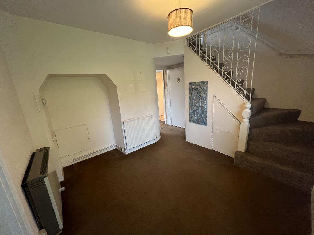 Lot: 128 - UNIQUE DETACHED PROPERTY FOR REFURBISHMENT WITH POTENTIAL - General view of the entrance into the dining hall of Rockwood House